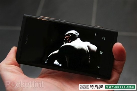 ᾢʮ Lumia 800ͼ